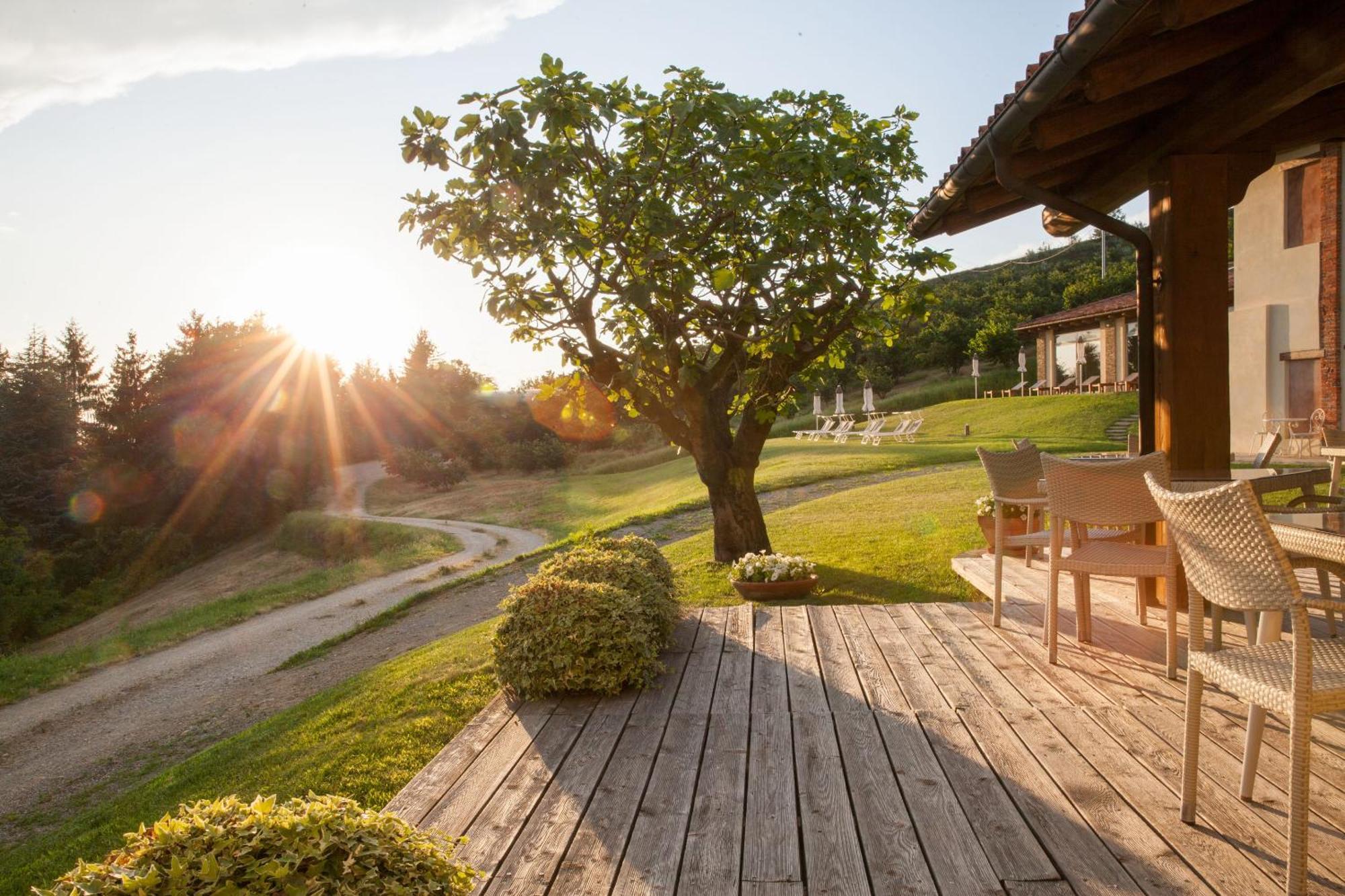Relais Montemarino Hotel Borgomale Buitenkant foto