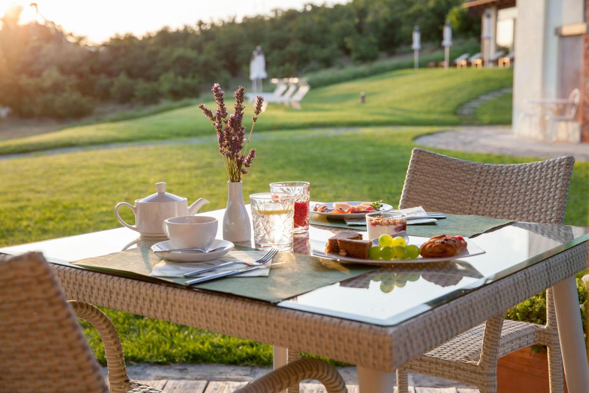 Relais Montemarino Hotel Borgomale Buitenkant foto