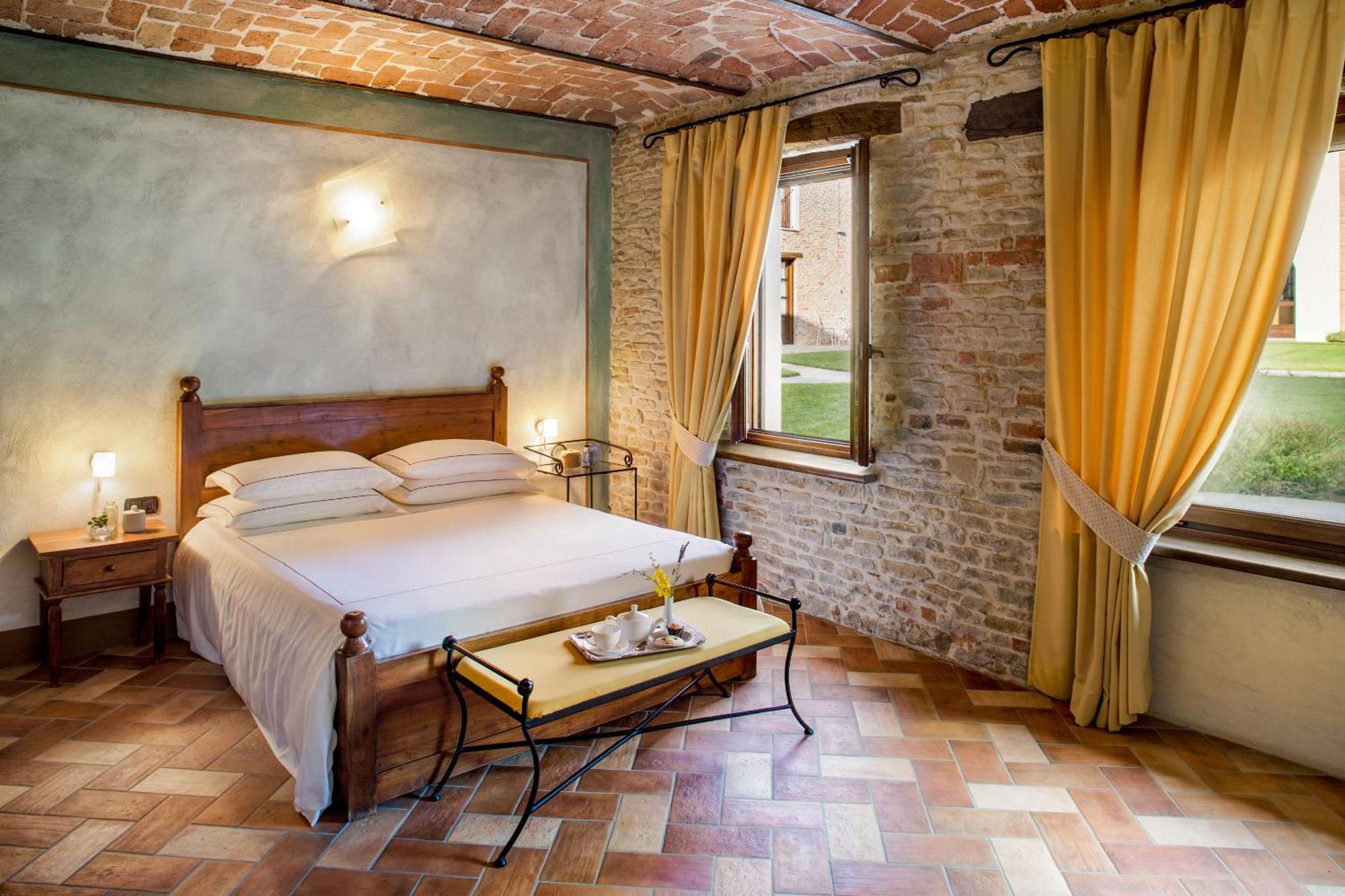 Relais Montemarino Hotel Borgomale Buitenkant foto