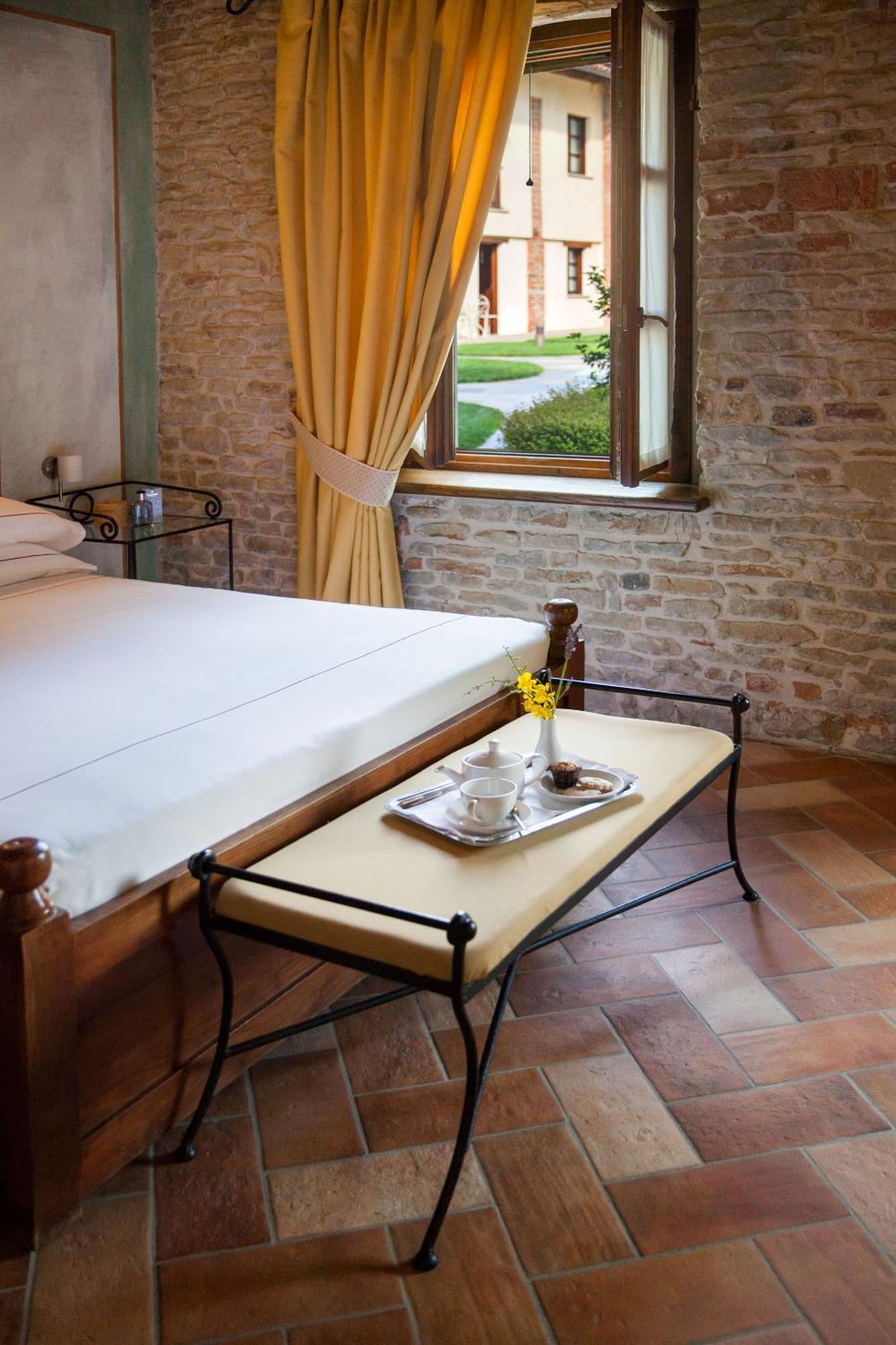 Relais Montemarino Hotel Borgomale Buitenkant foto