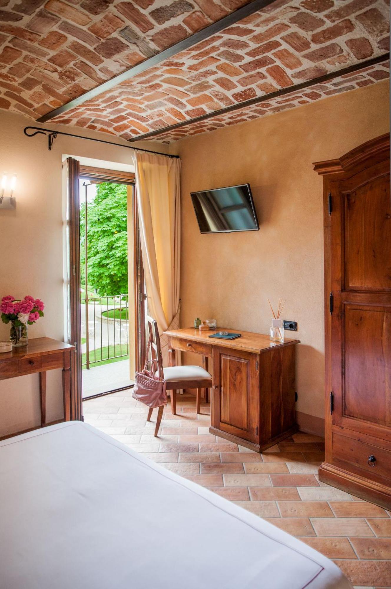 Relais Montemarino Hotel Borgomale Buitenkant foto