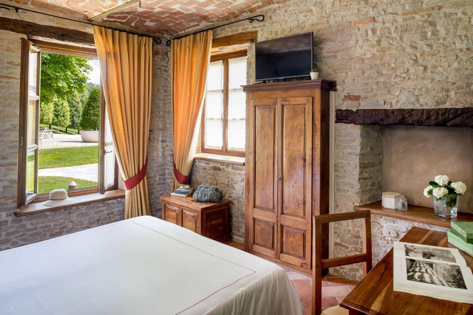 Relais Montemarino Hotel Borgomale Buitenkant foto